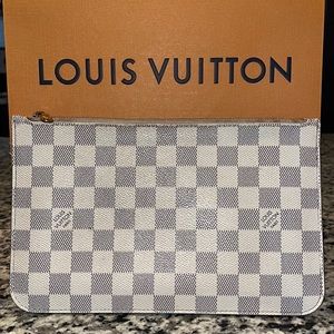 Louis Vuitton neverfull pouch